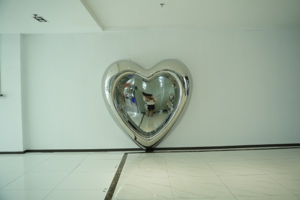 Custom Mirror Polished Stainless Steel Heart-Pebble Sculpture – Modern Decorative Art